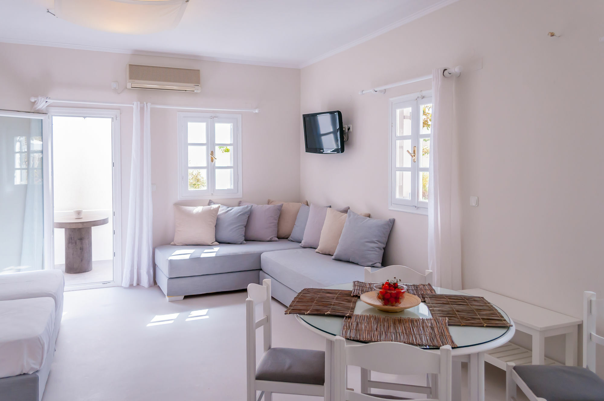 Milos Bay Suites Adamantas  Ngoại thất bức ảnh