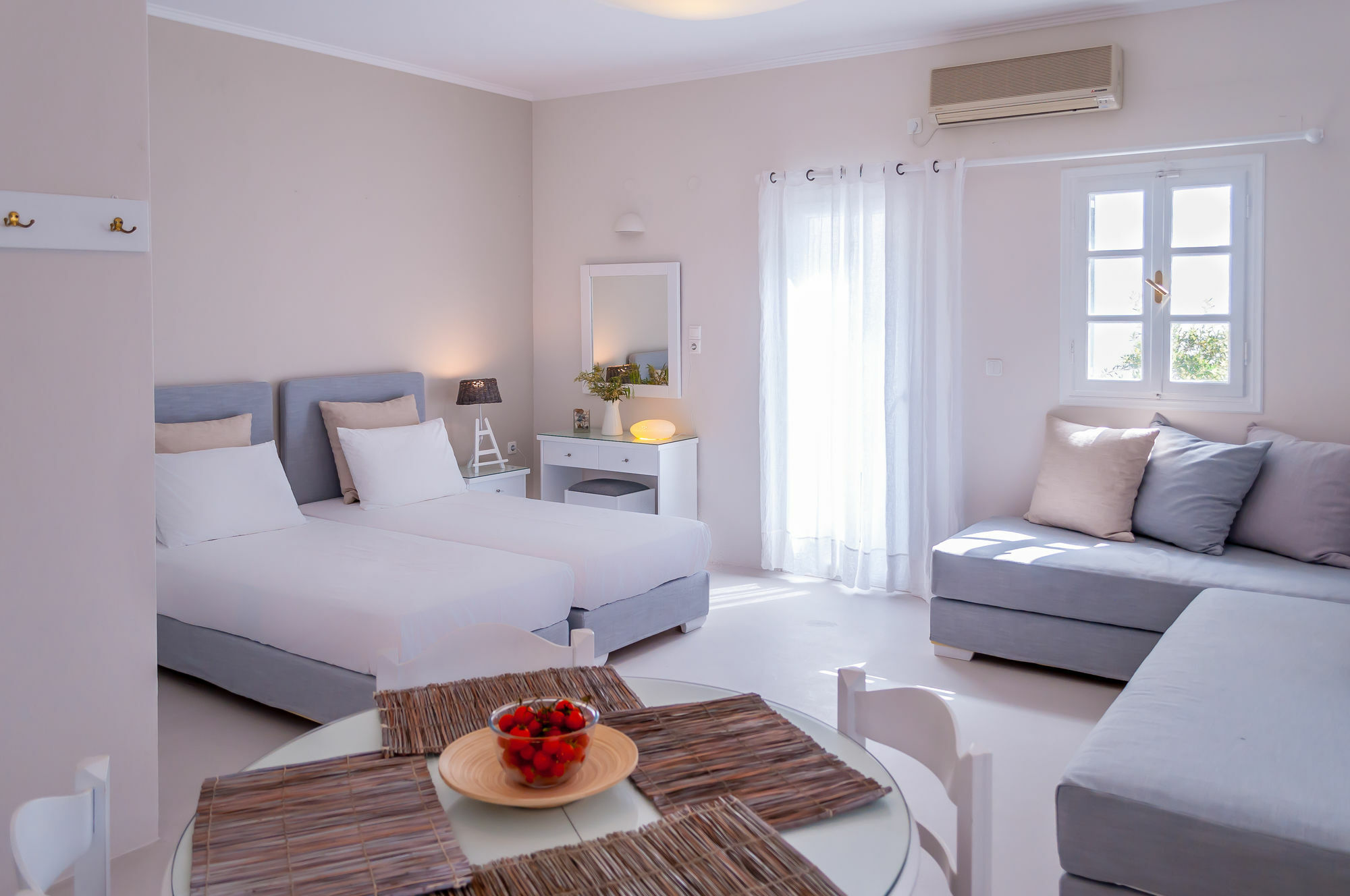 Milos Bay Suites Adamantas  Ngoại thất bức ảnh