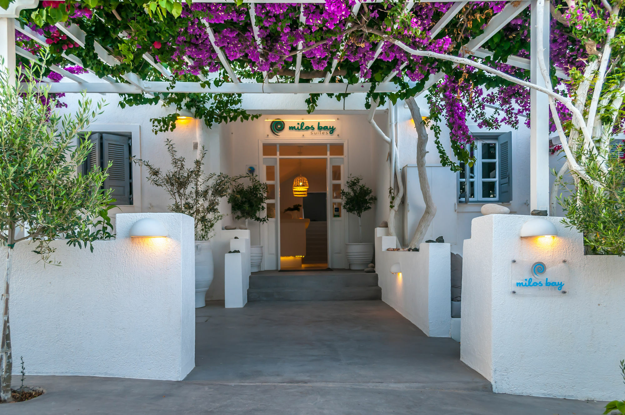 Milos Bay Suites Adamantas  Ngoại thất bức ảnh